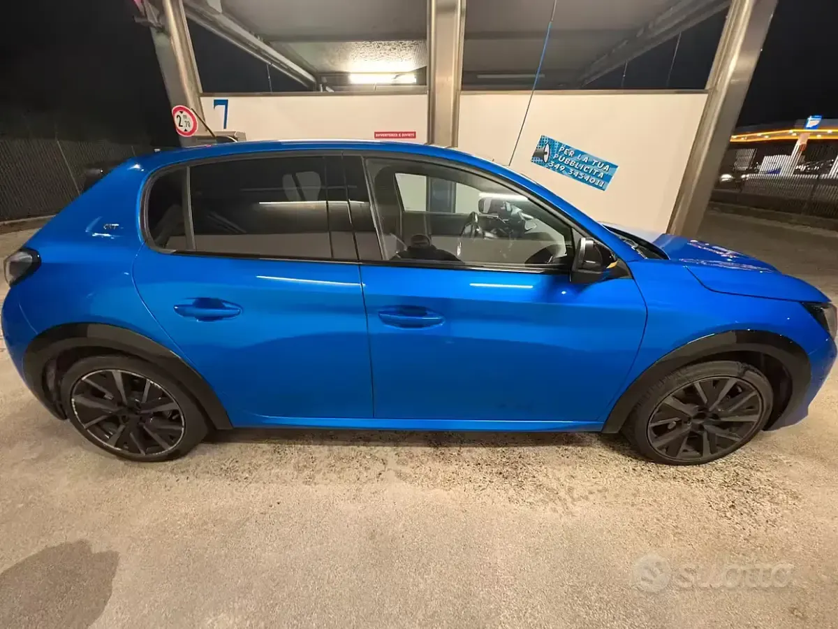 Usata Peugeot 208 GT 101 CV (74 kW) 2021 Blu Utilitaria