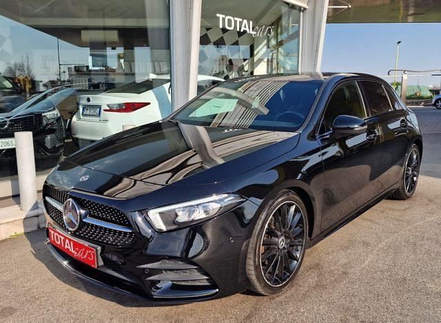 Usata Mercedes A180 AMG line 116 CV (85 kW) 2020 Nero metallizzato Berlina