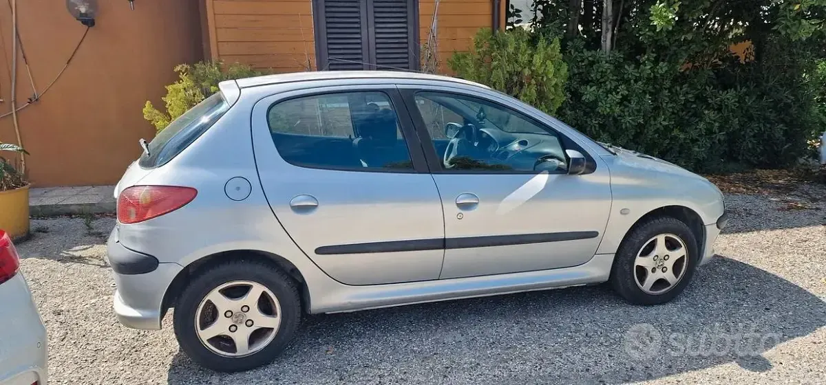 Usata Peugeot 206 68 CV (50 kW) 2005 Grigio Berlina