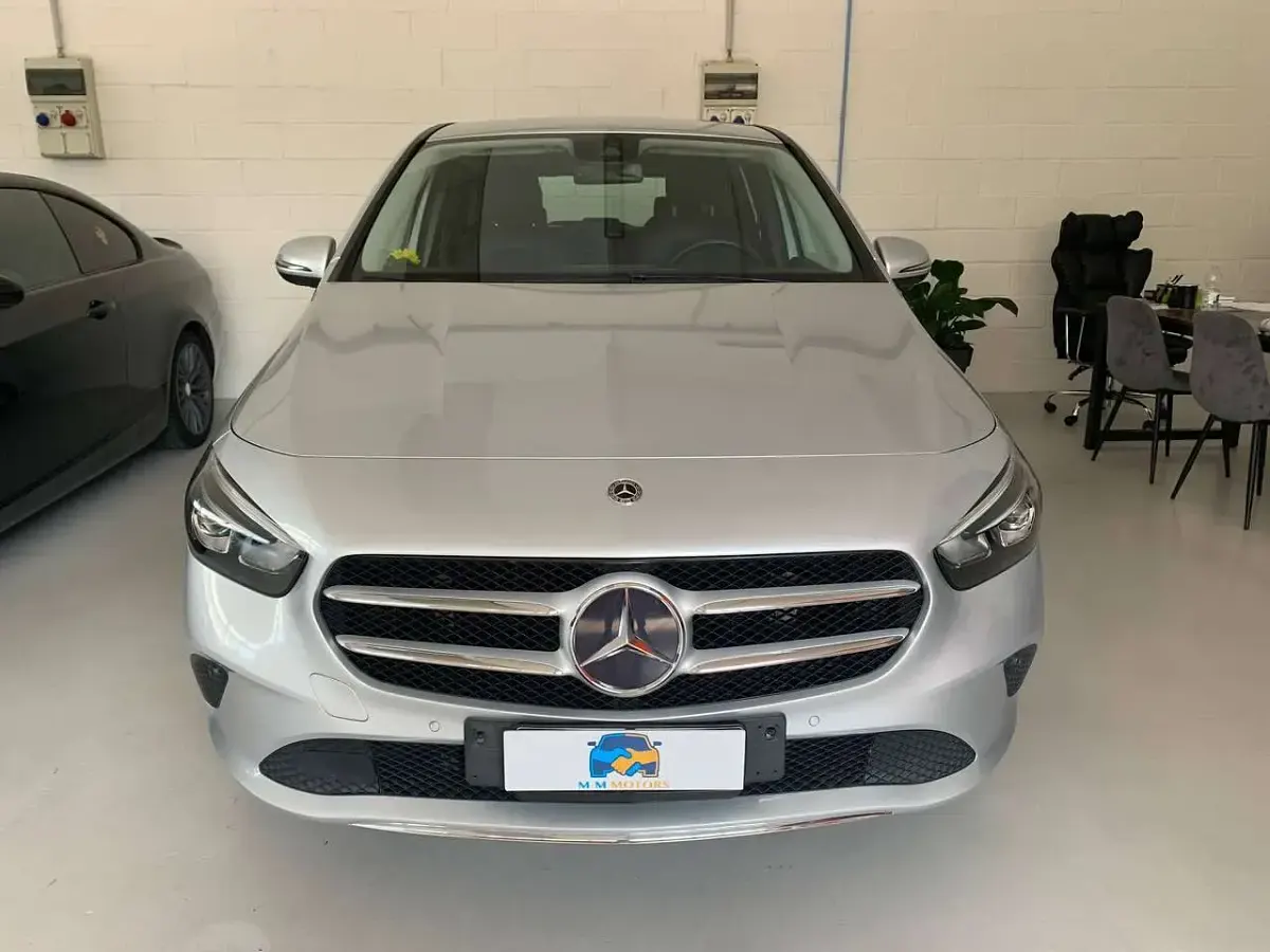 Usata Mercedes B200 163 CV (119 kW) 2019 Argento Utilitaria
