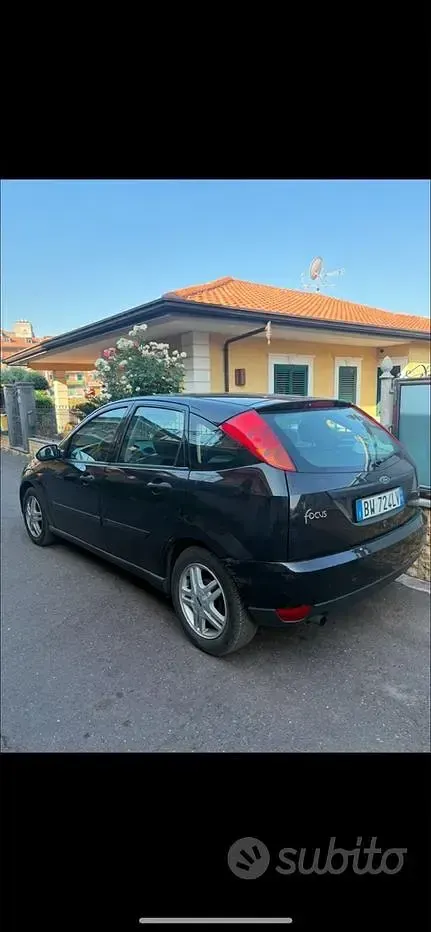 Usata Ford Focus 100 CV (73 kW) 2001 Nero Utilitaria