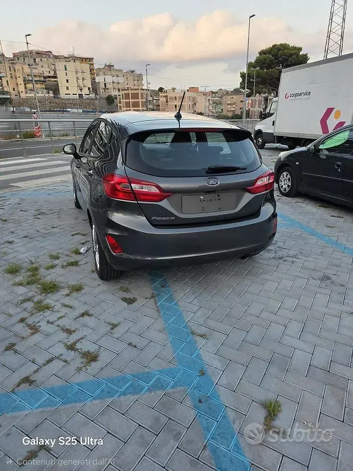 Usata Ford Fiesta 86 CV (63 kW) 2018 Grigio Utilitaria
