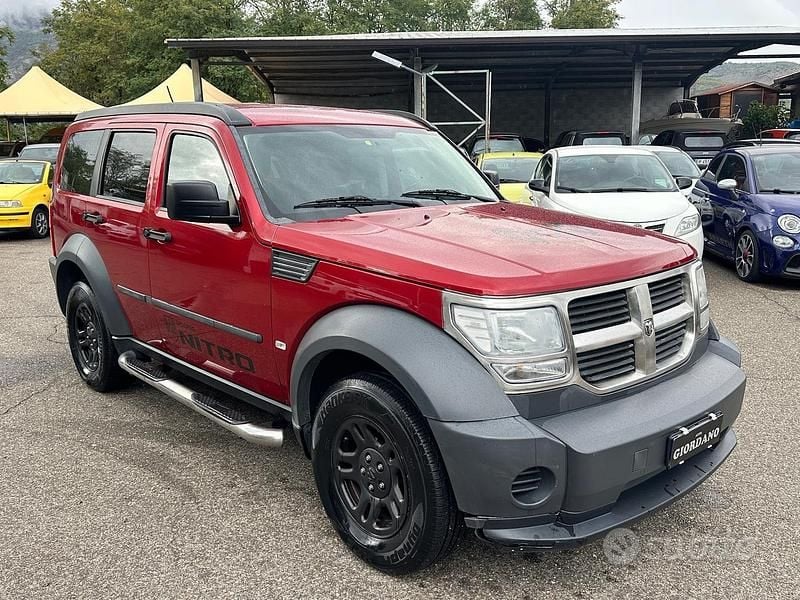 Usata Dodge Nitro 177 CV (130 kW) 2008 Rosso SUV