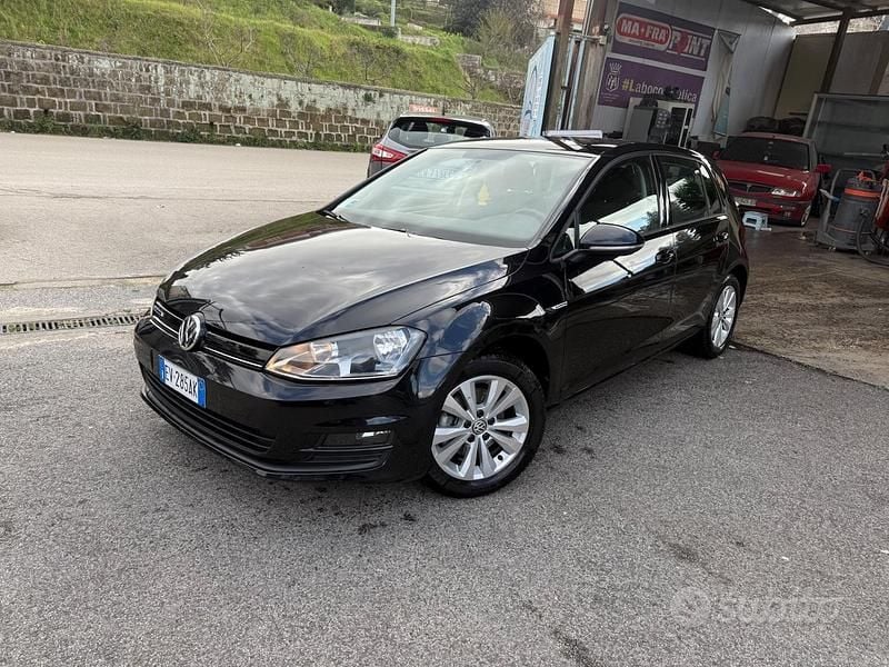 Nero Usata 2014 VW Golf Comfortline Tre volumi | 6800 € (Super prezzo) - Immagine 1/4