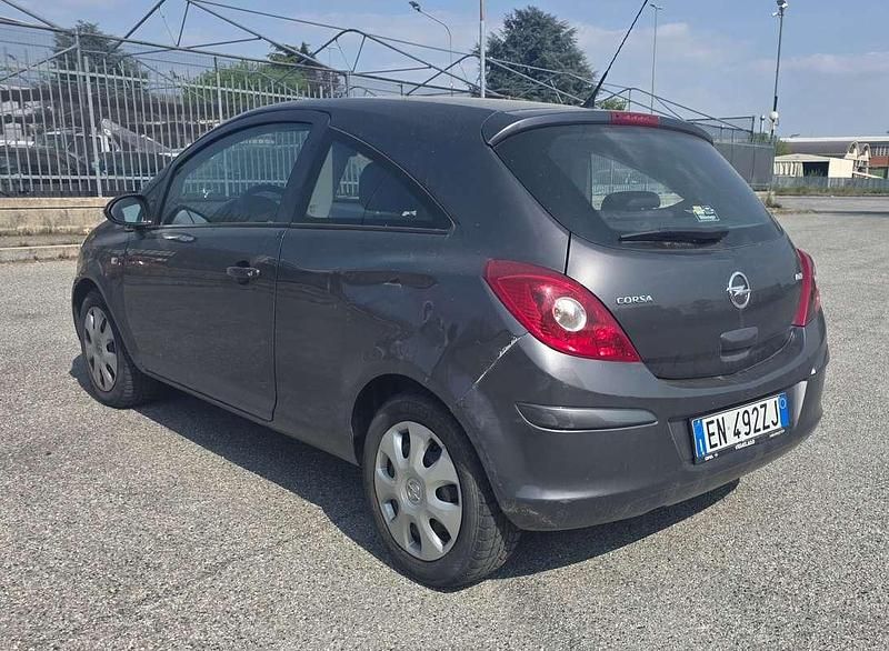 Usata Opel Corsa Edition 86 CV (63 kW) 2012 Grigio Utilitaria
