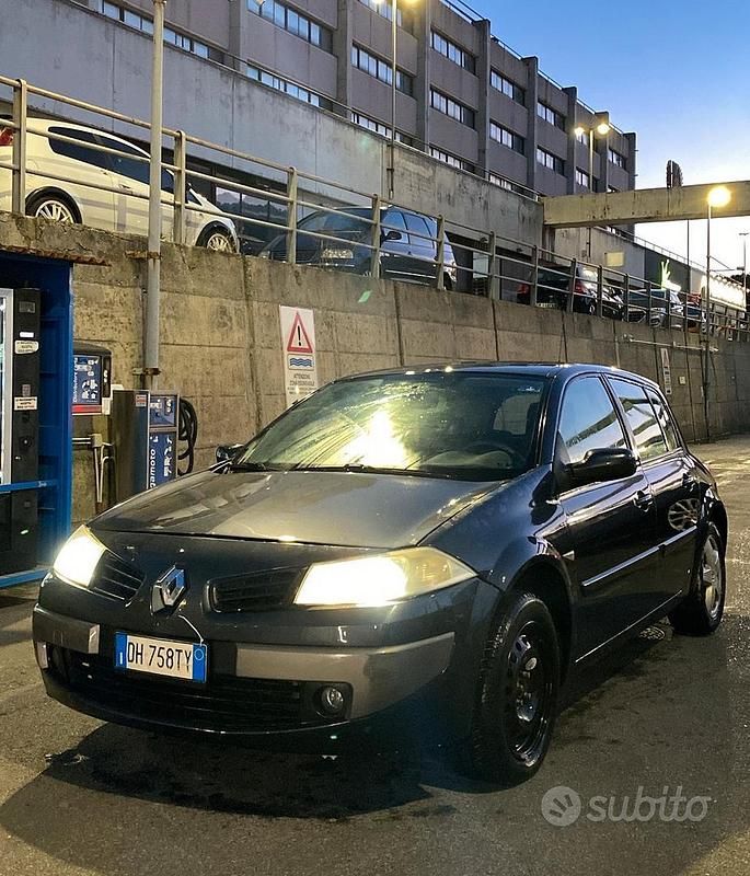Nero Usata 2008 Renault Mégane II Tre volumi | 1299 € (Super prezzo) - Immagine 1/4