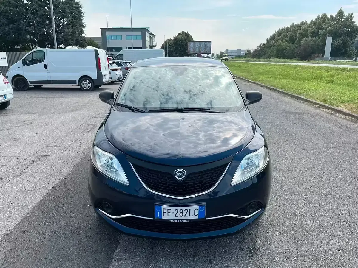Usata Lancia Ypsilon 69 CV (50 kW) 2016 Bluazzurro Utilitaria