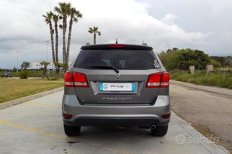 Usata Fiat Freemont Urban 170 CV (125 kW) 2011 Grigio SUV