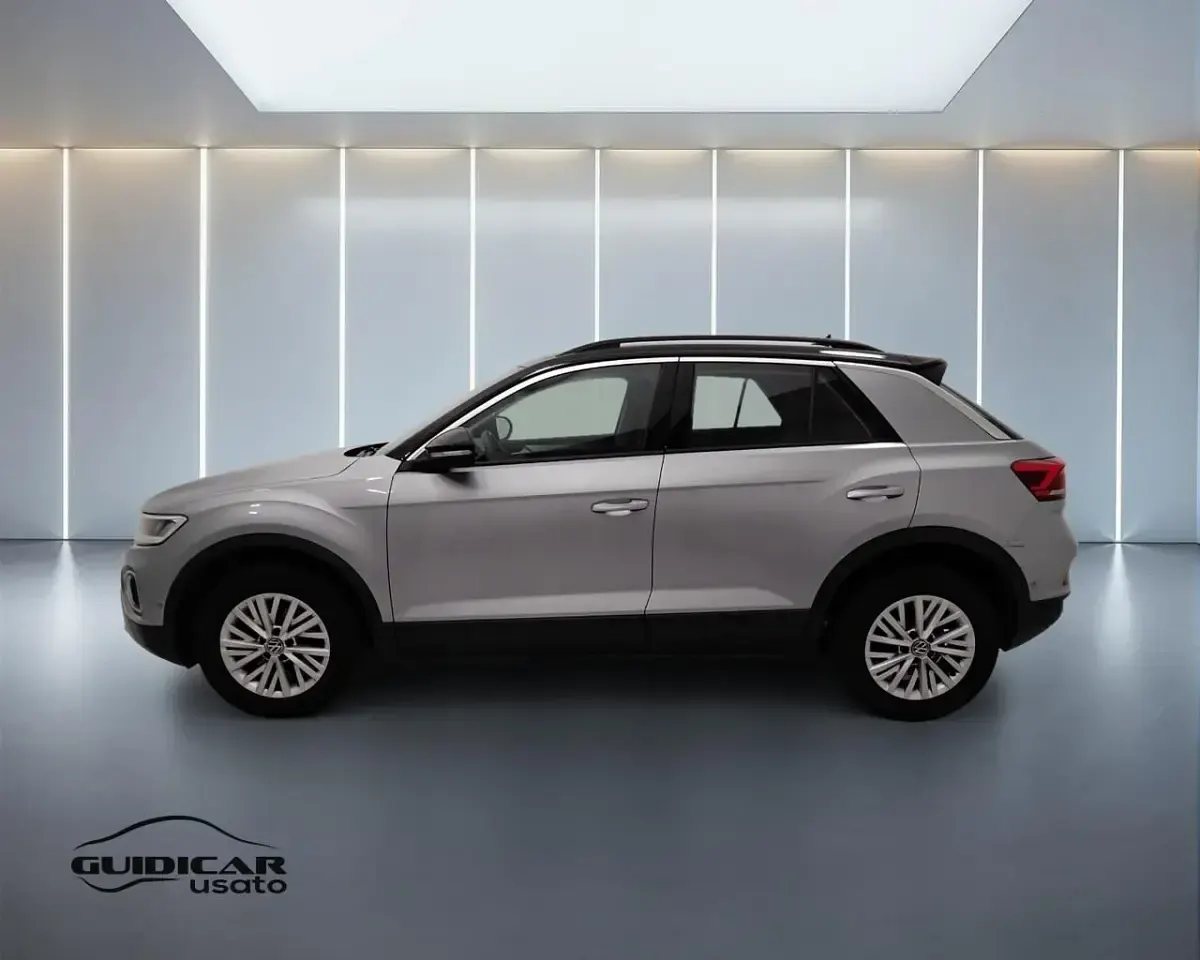 Usata VW T-Roc Life 110 CV (80 kW) 2023 Argento SUV
