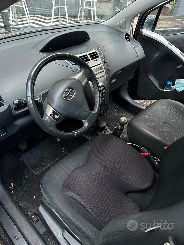 Usata Toyota Yaris 2009 Grigio Utilitaria
