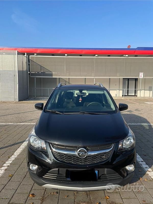 Usata Opel Karl Rocks 75 CV (55 kW) 2019 Nero Utilitaria