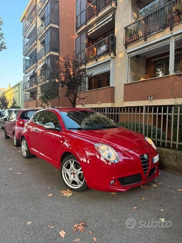 Rosso Usata 2010 Alfa Romeo MiTo Due volumi | 3400 € (Molto cara) - Immagine 1/4
