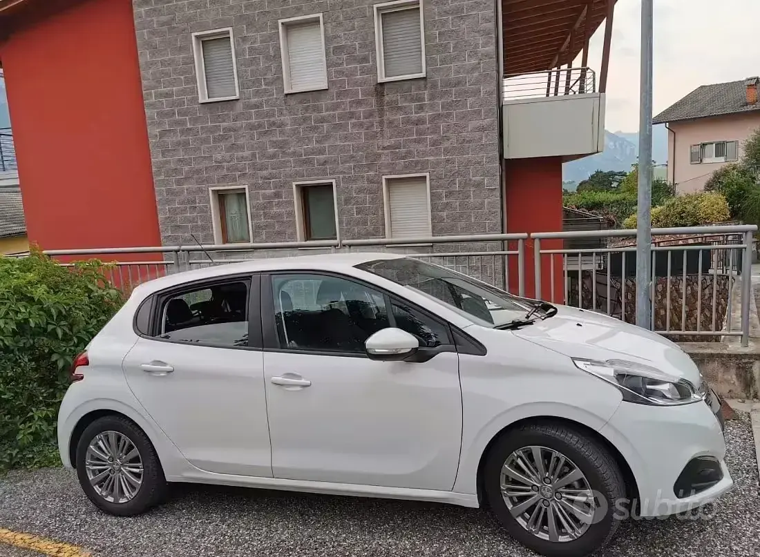 Usata Peugeot 208 83 CV (61 kW) 2019 Bianco Utilitaria