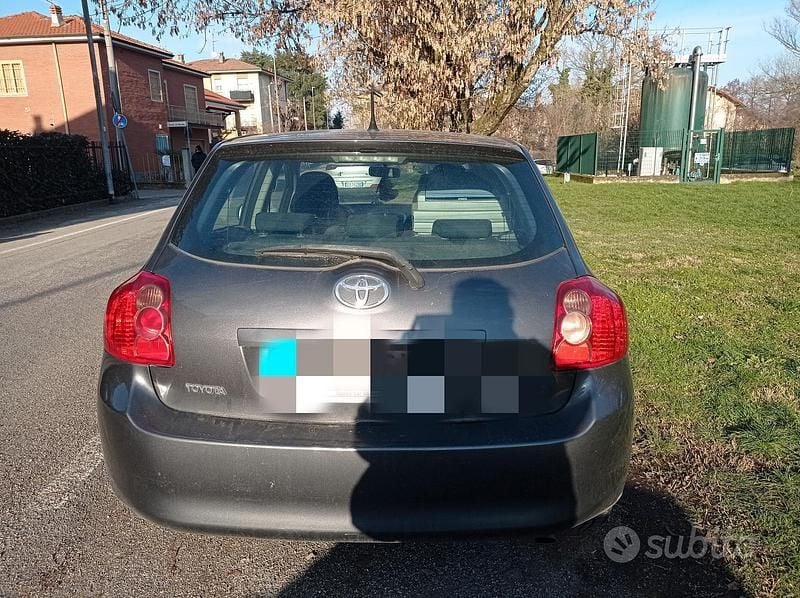 Usata Toyota Auris 126 CV (92 kW) 2009 Grigio Berlina