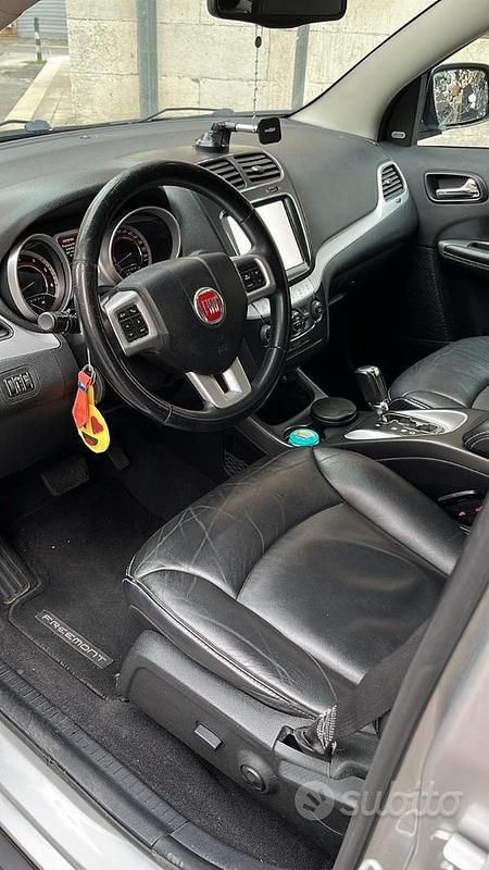 Usata Fiat Freemont 170 CV (125 kW) 2013 Grigio SUV