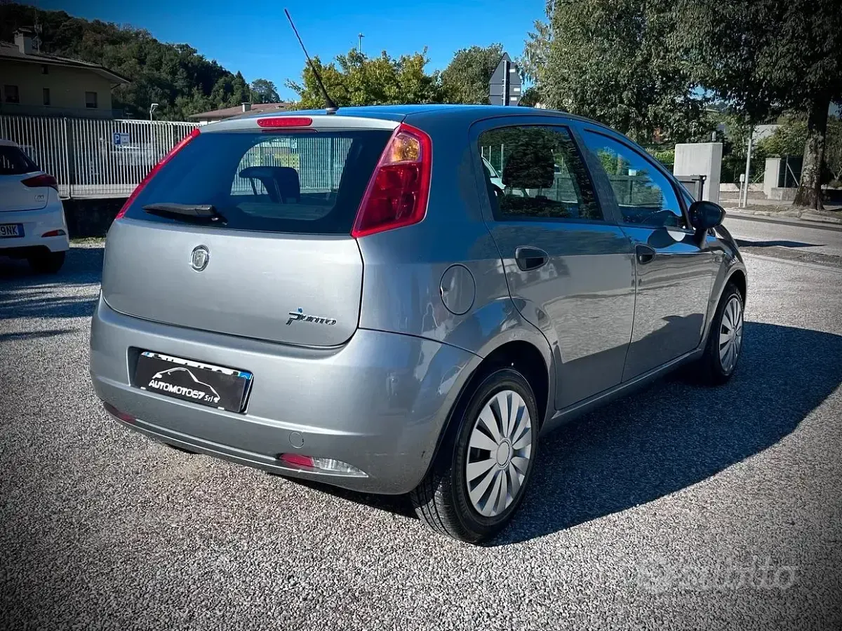 Usata Fiat Grande Punto 65 CV (47 kW) 2009 Grigio Utilitaria
