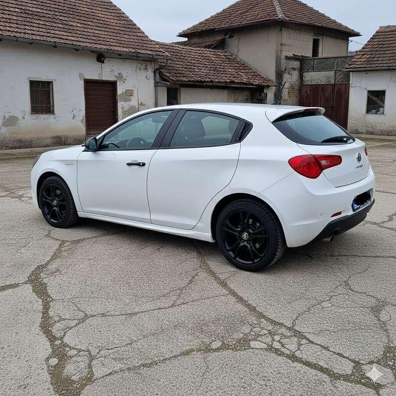 Usata Alfa Romeo Giulietta Tech Edition 120 CV (88 kW) 2018 Bianco Utilitaria