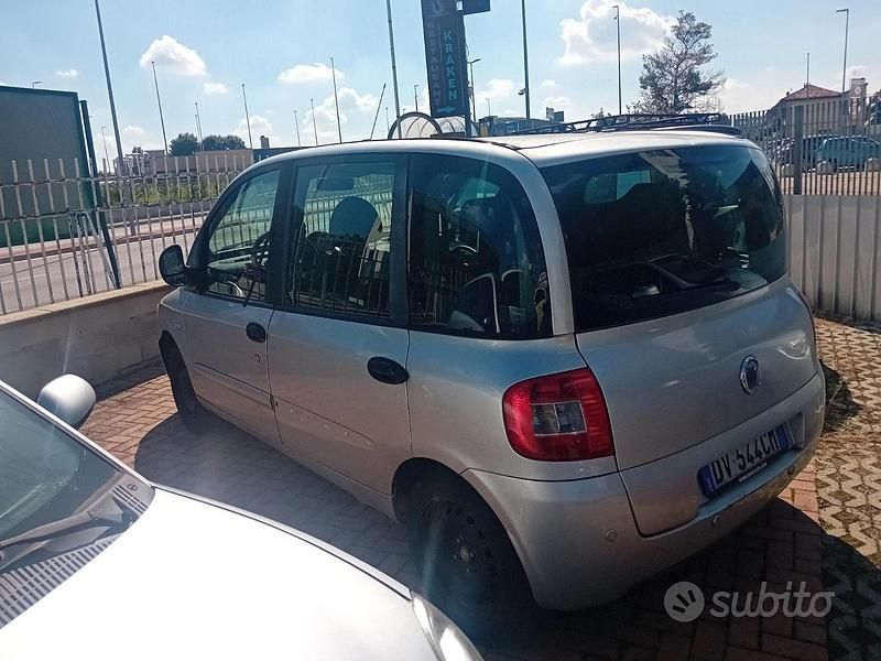 Grigio Usata 2009 Fiat Multipla Monovolume | 1050 € (Super prezzo) - Immagine 1/4