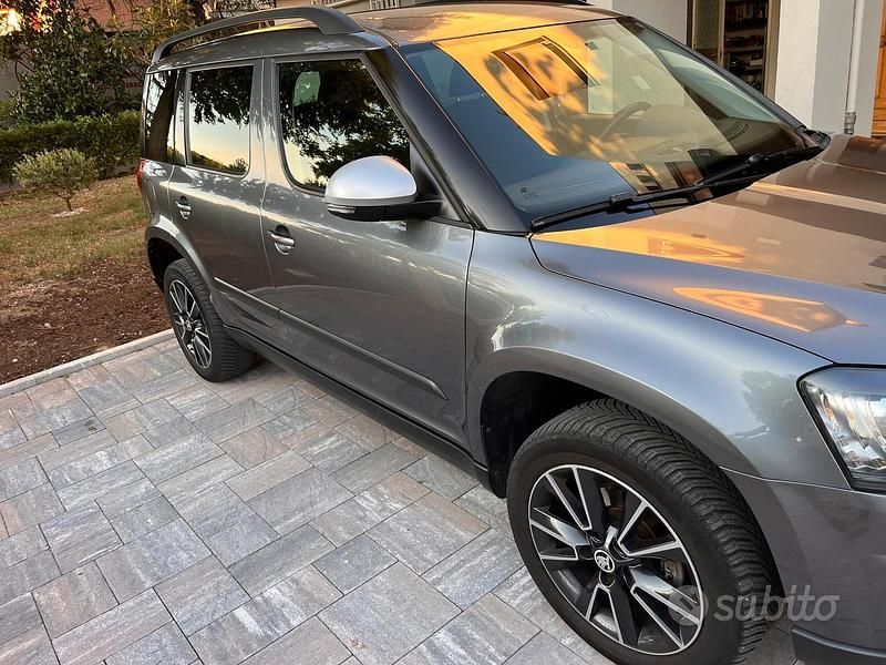 Usata Skoda Yeti 110 CV (80 kW) 2017 Grigio SUV