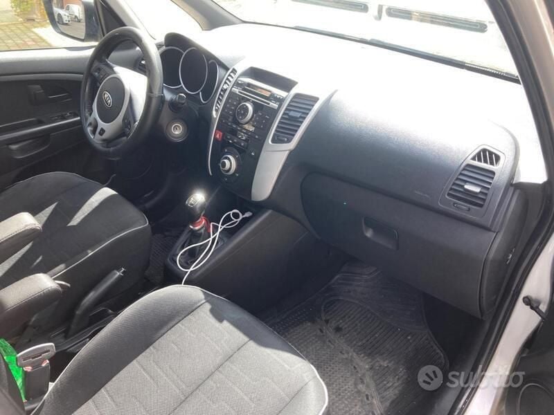 Usata Kia Venga 2012 Grigio Utilitaria