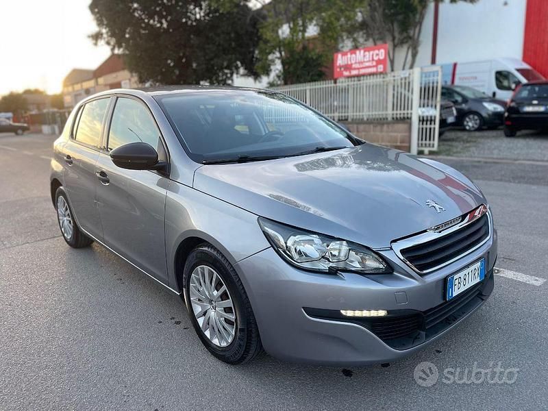 Grigio Usata 2016 Peugeot 308 Access Tre volumi | 6500 € (Buon prezzo) - Immagine 1/4