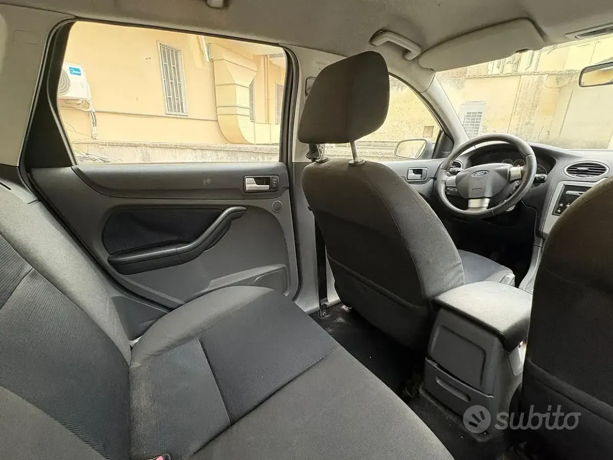 Usata Ford Focus 90 CV (66 kW) 2006 Bianco Station wagon