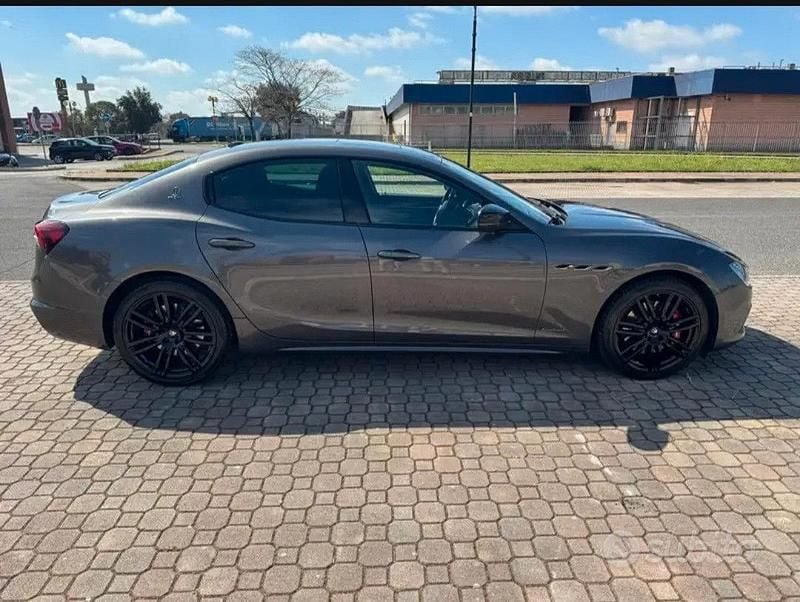 Usata Maserati Ghibli GranLusso 275 CV (202 kW) 2021 Grigio Berlina