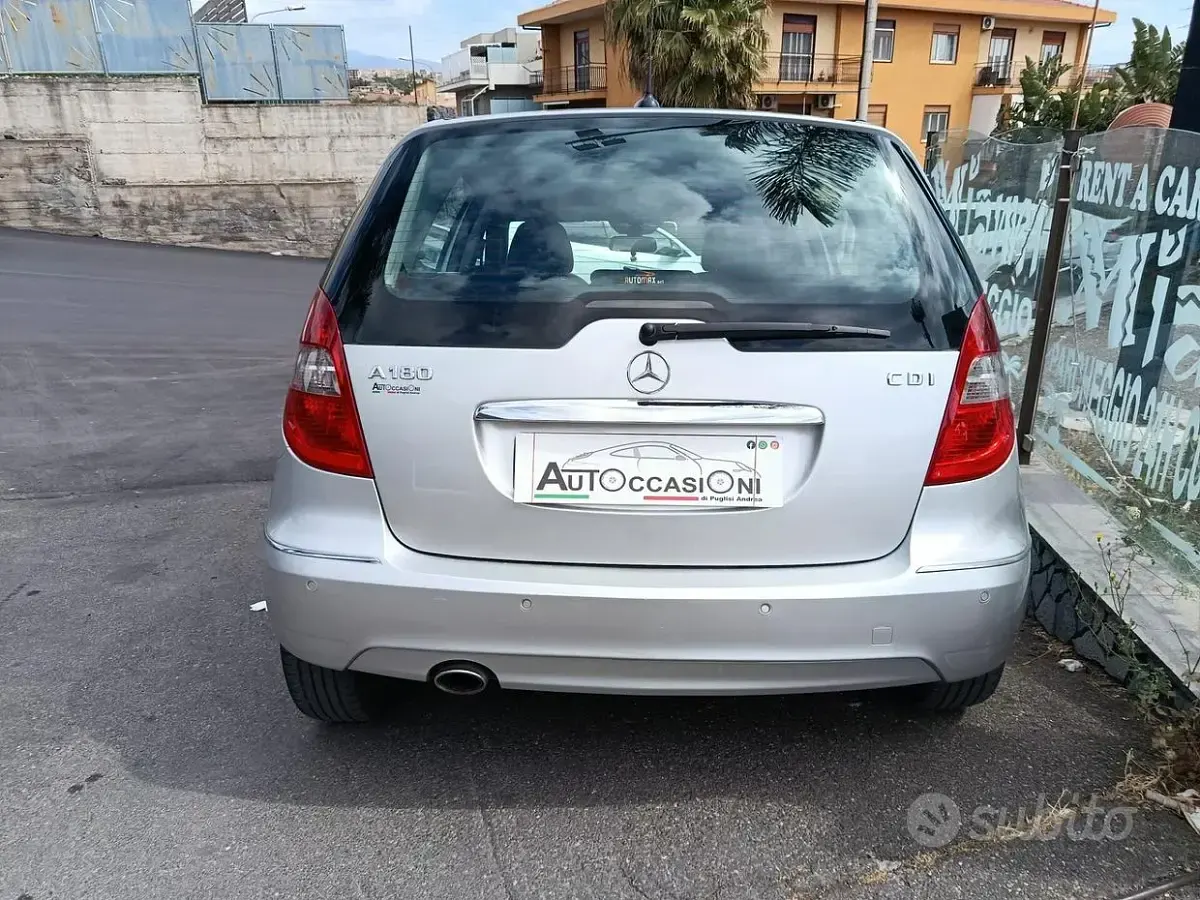 Usata Mercedes A180 109 CV (80 kW) 2009 Grigio Berlina