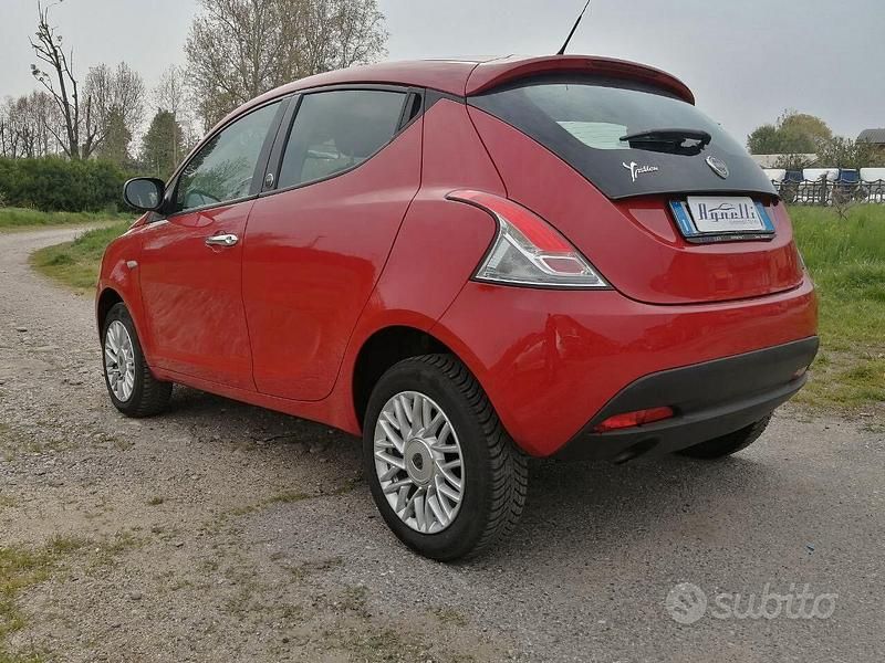 Usata Lancia Ypsilon Gold 85 CV (62 kW) 2014 Rosso Utilitaria