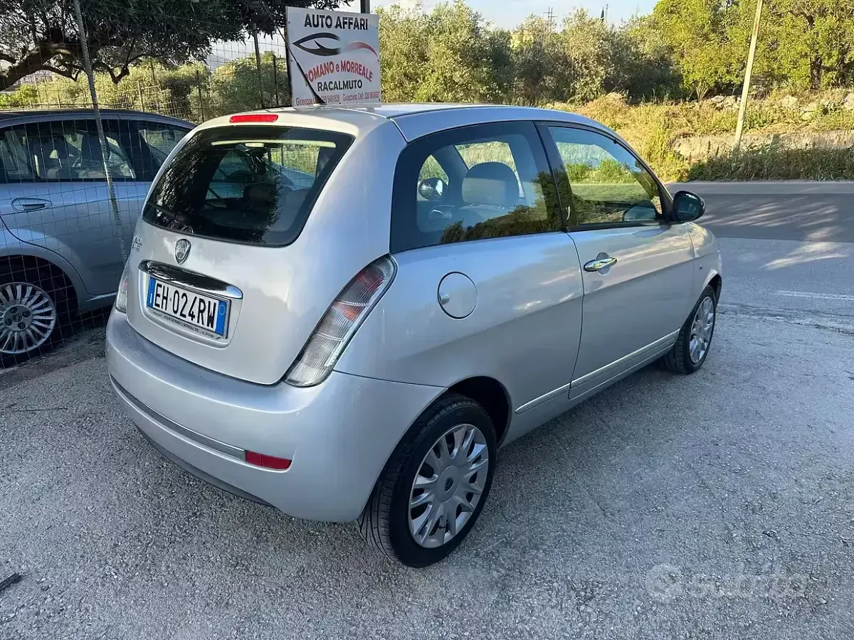 Usata Lancia Ypsilon Platinum 69 CV (50 kW) 2011 Grigio Utilitaria