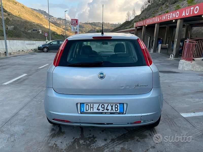 Usata Fiat Grande Punto 75 CV (55 kW) 2006 Grigio Utilitaria