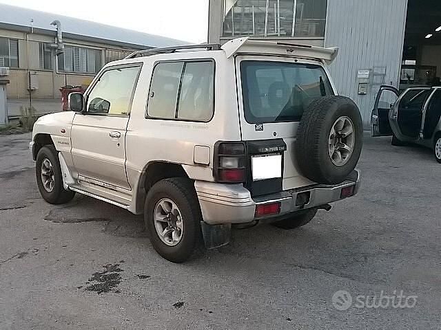 Usata Mitsubishi Pajero 100 CV (73 kW) 1998 Bianco SUV