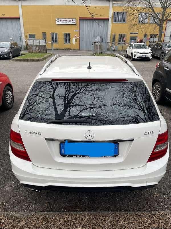 Usado Mercedes C200 Avantgarde 136 CV (100 kW) 2012 Blanco Familiar