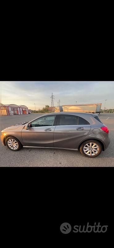 Usata Mercedes A180 109 CV (80 kW) 2013 Grigio Berlina