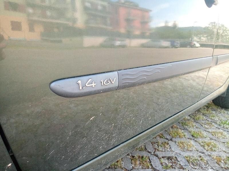 Usata Renault Modus Dynamique 98 CV (72 kW) 2006 Verde Monovolume