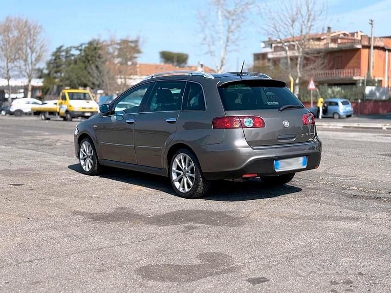 Usata Fiat Croma 150 CV (110 kW) 2008 Marrone Station wagon