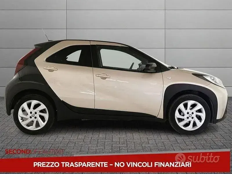 Usata Toyota Aygo X Trend 72 CV (52 kW) 2022 Beige SUV