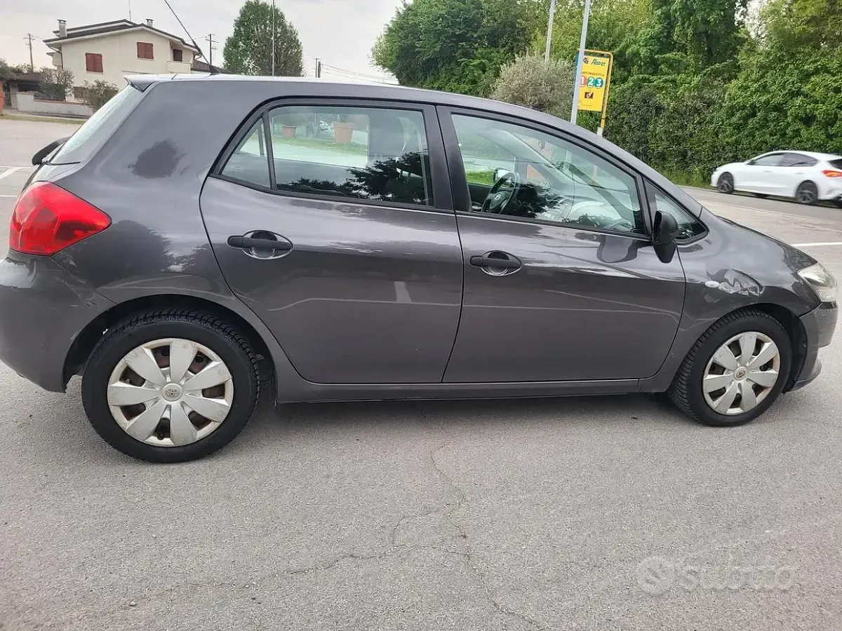 Usata Toyota Auris 97 CV (71 kW) 2008 Nero Utilitaria