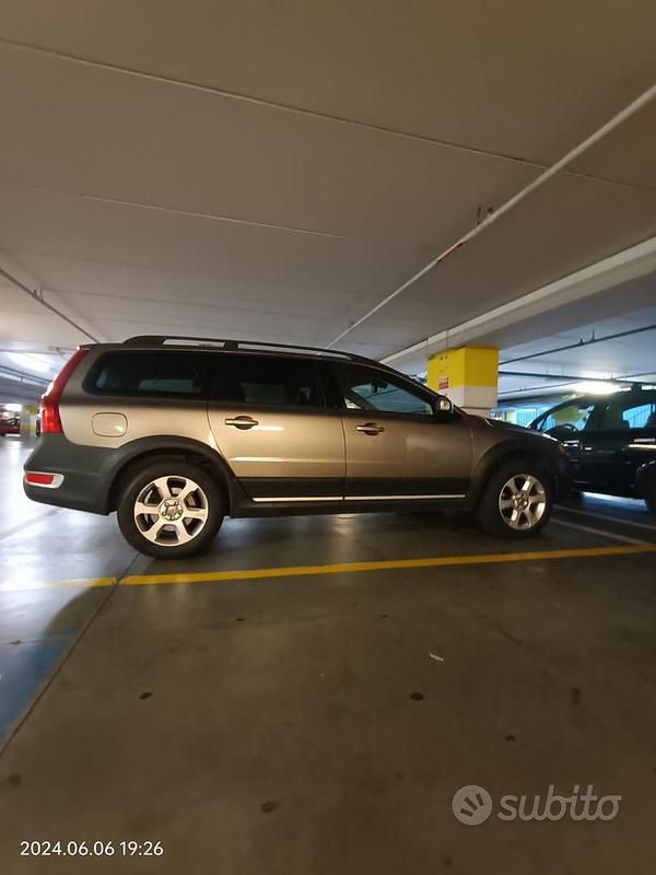 Usata Volvo XC70 185 CV (136 kW) 2008 Marrone SUV