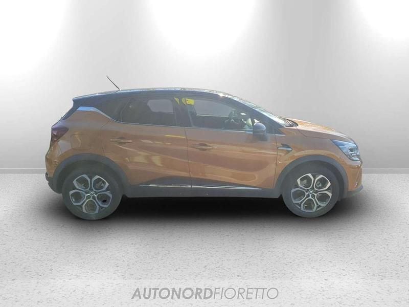 Usata Renault Captur Intens 160 CV (117 kW) 2022 Arancione SUV