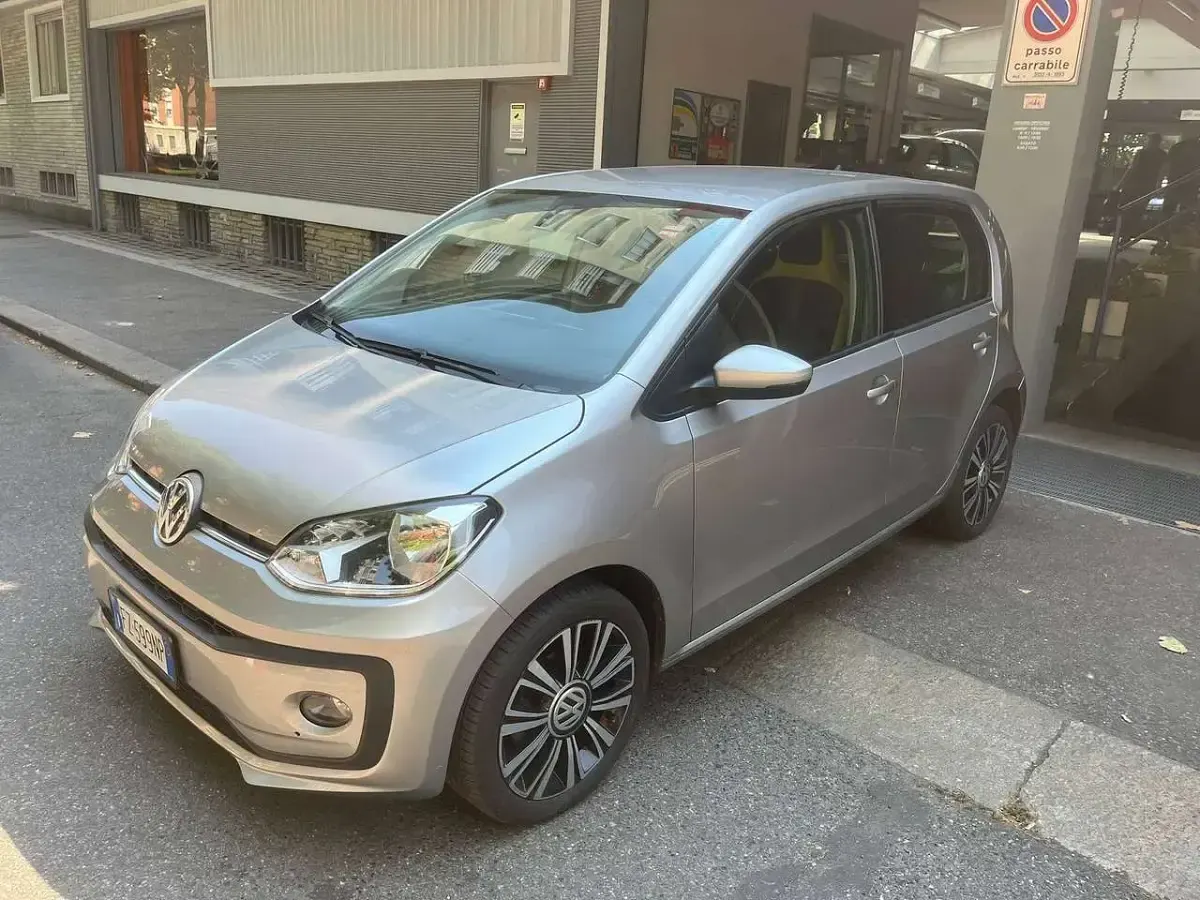 Usata VW up! Move 60 CV (44 kW) 2019 Grigio argento Utilitaria