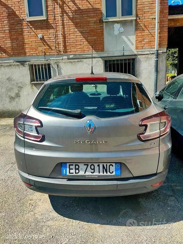 Grigio Usata 2010 Renault Mégane GrandTour Station wagon | 2200 € (Ottimo prezzo) - Immagine 1/4