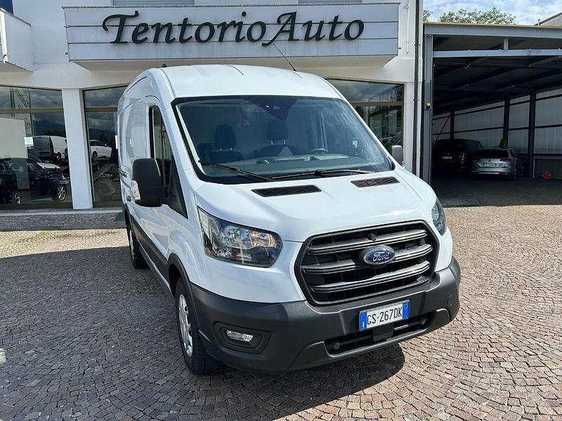 Bianco pastello Usata 2023 Ford Transit Trend Tre volumi | 17.900 € (Super prezzo) - Immagine 1/4