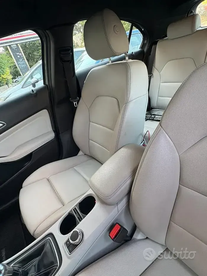 Usata Mercedes A180 109 CV (80 kW) 2017 Grigio Utilitaria