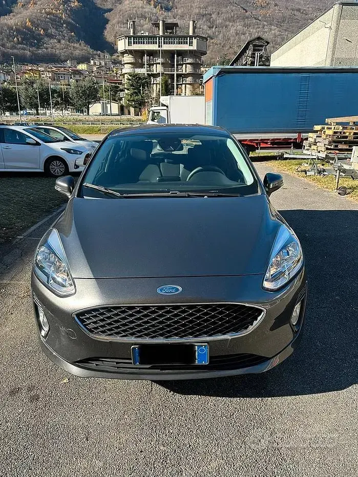 Usata Ford Fiesta 70 CV (51 kW) 2018 Grigio Utilitaria