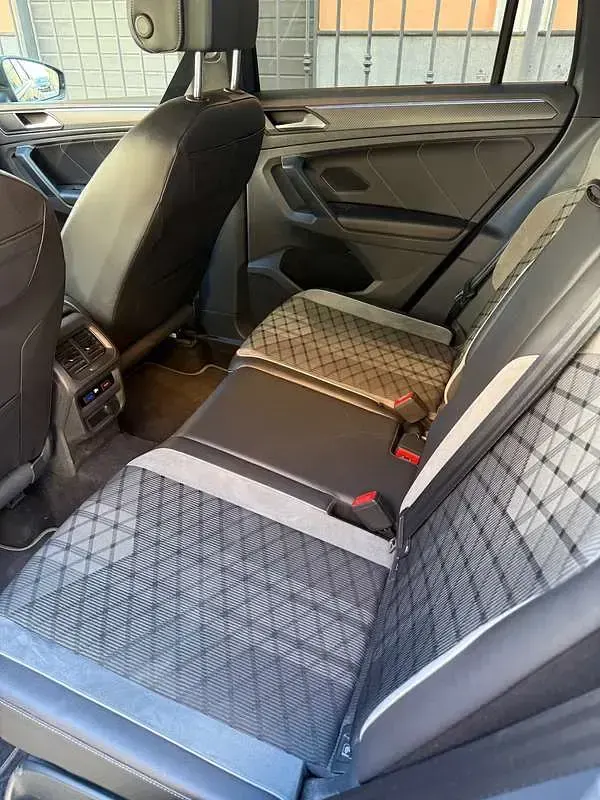 Usata VW Tiguan R-line 150 CV (110 kW) 2021 Grigio SUV