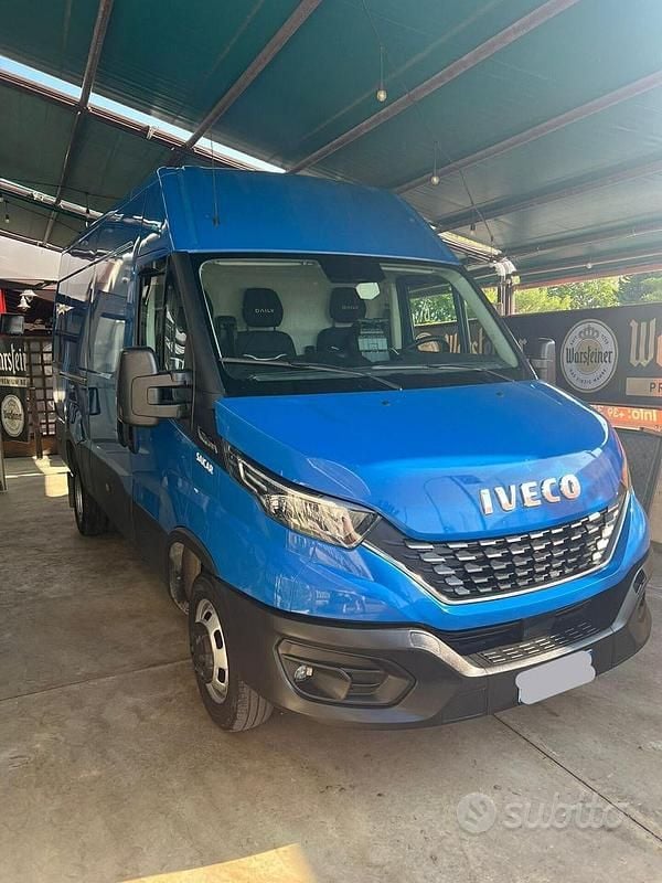 Usata Iveco Daily 179 CV (131 kW) 2020 Blu Monovolume