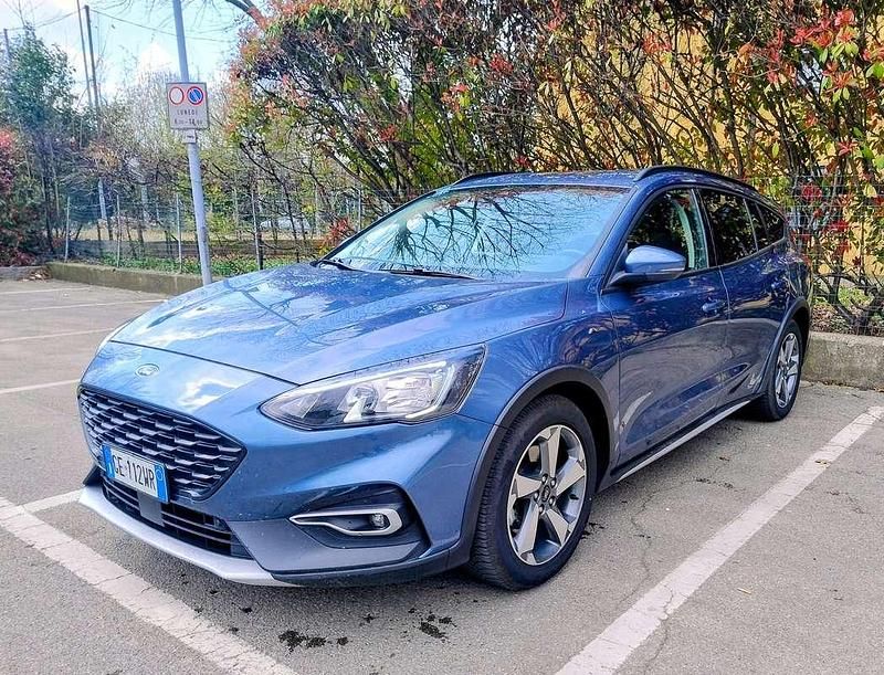 Usata Ford Focus Active 120 CV (88 kW) 2021 Blu/azzurro Station wagon