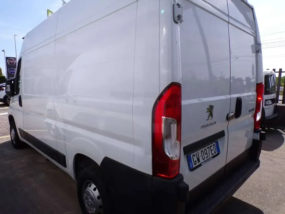 Usata Peugeot Boxer 120 CV (88 kW) 2024 Bianco pastello Furgone