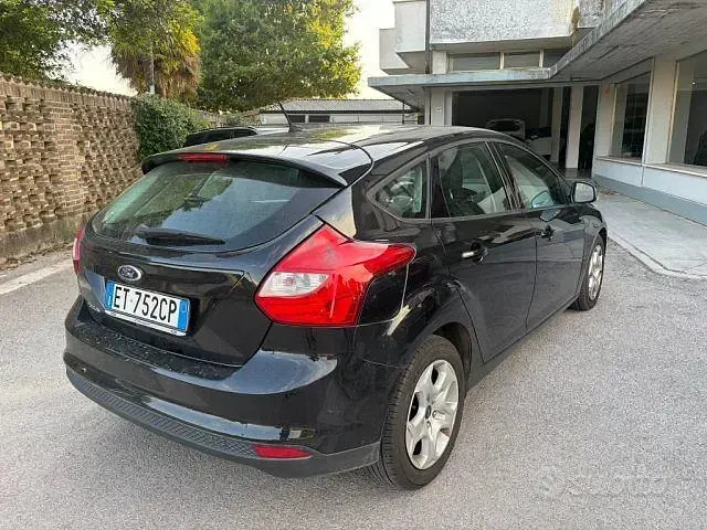 Usata Ford Focus 116 CV (85 kW) 2013 Nero Berlina